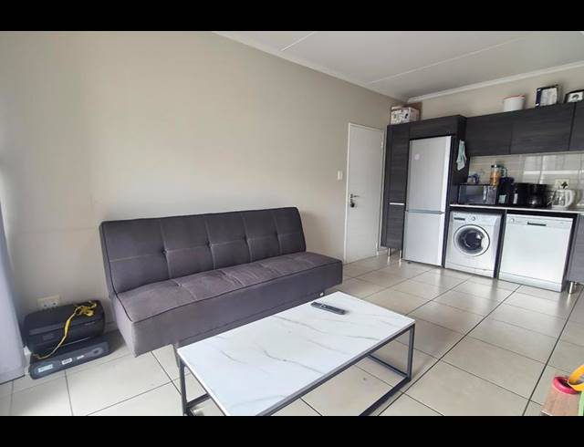 1 BEDROOM APARTMENT FOR SALE IN BRYANSTON